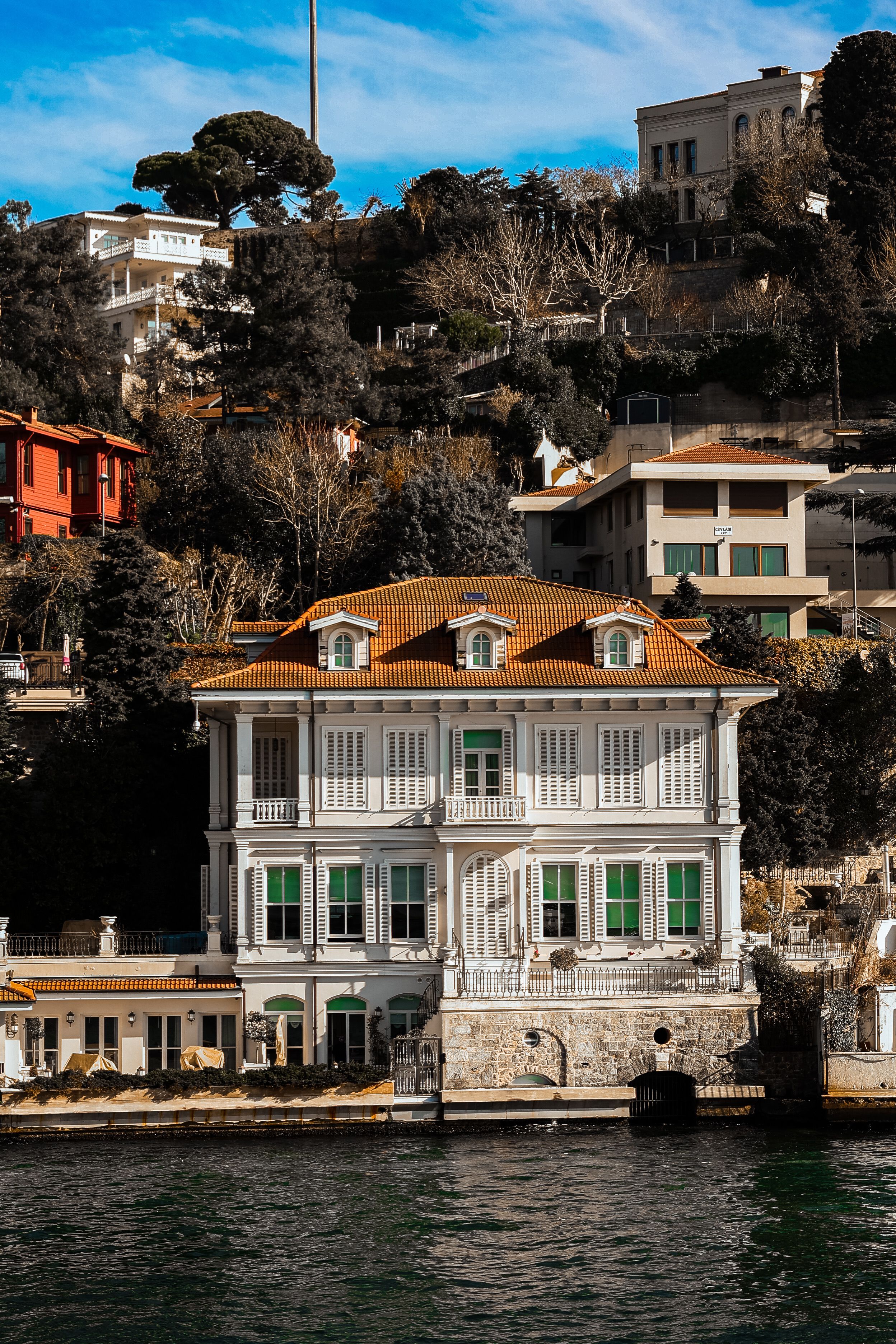 Villa elegante affacciata sul mare